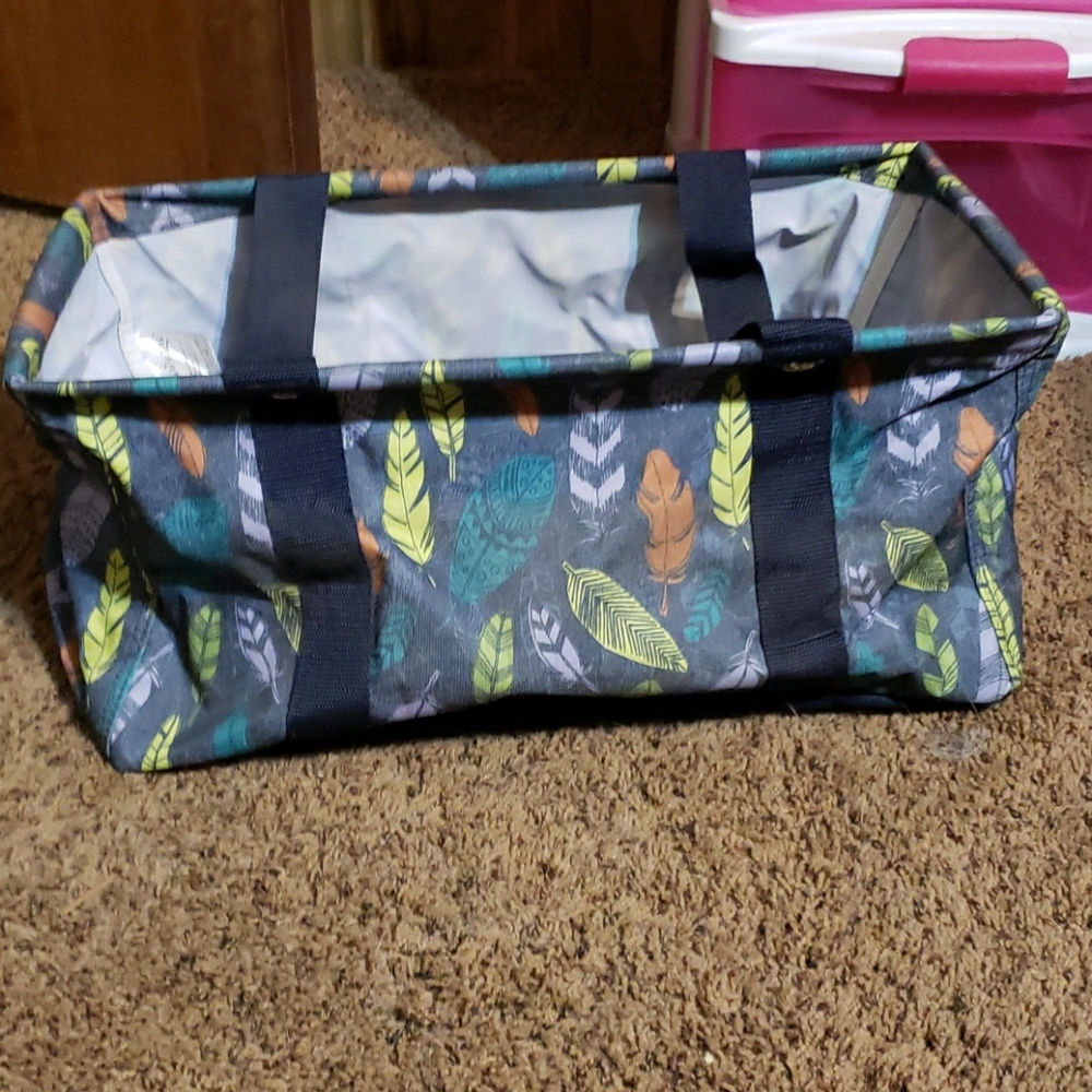 Medium utility tote